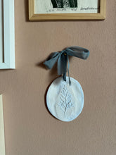 Carica l'immagine nel visualizzatore di Gallery, Medaglione bambù sacro