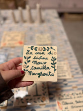 Carica l'immagine nel visualizzatore di Gallery, Targhetta personalizzabile