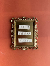 Carica l'immagine nel visualizzatore di Gallery, Cornice poetica