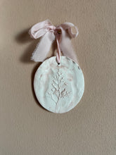 Carica l'immagine nel visualizzatore di Gallery, Medaglione bambù sacro