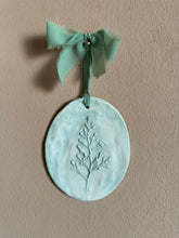 Carica l'immagine nel visualizzatore di Gallery, Medaglione bambù sacro