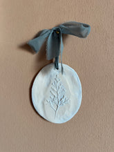 Carica l'immagine nel visualizzatore di Gallery, Medaglione bambù sacro