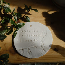 Carica l'immagine nel visualizzatore di Gallery, Medaglione Abitare poeticamente il mondo