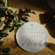 Carica l'immagine nel visualizzatore di Gallery, Medaglione Abitare poeticamente il mondo