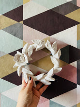 Lade das Bild in den Galerie-Viewer, Corona in ceramica
