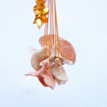 Carica l&#39;immagine nel visualizzatore di Gallery, Ciondolo Calla Rosa
