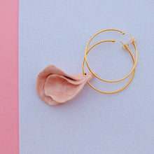 Charger l&#39;image dans la galerie, Orecchini con ciondolo in ceramica rosa
