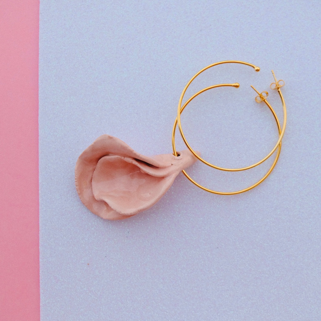 Orecchini con ciondolo in ceramica rosa